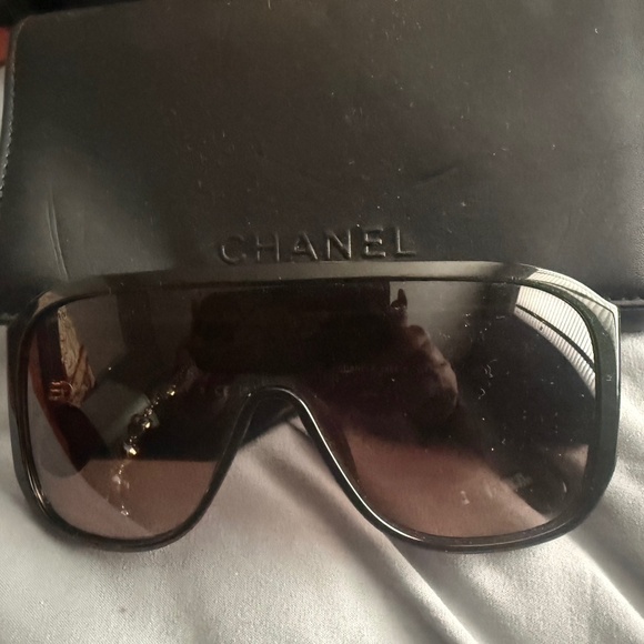 Chanel sunglasses - Picture 1 of 2